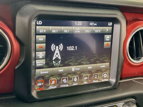 Used 2023 Jeep Gladiator Rubicon w/ LED Lighting Group AWD/4WD image 15