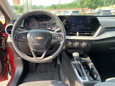 Certified 2024 Chevrolet Trax LS w/ LS Convenience Package FWD image 18