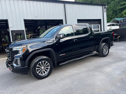 Used 2021 GMC Sierra 1500 AT4 w/ Technology Package AWD/4WD image 4