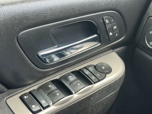 Used 2011 Chevrolet Avalanche LT w/ Luxury Package AWD/4WD image 18