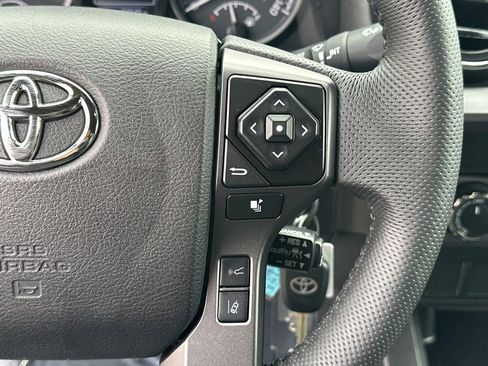 Used 2022 Toyota Tacoma TRD Off-Road image 23