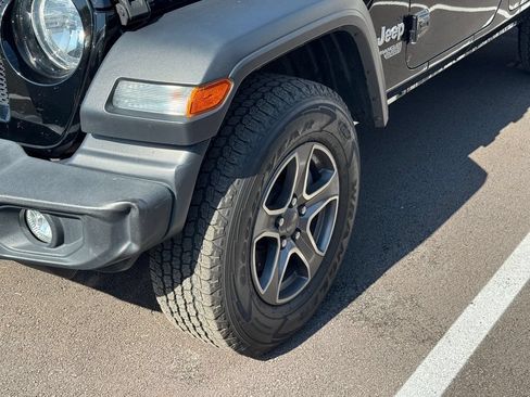 Used 2018 Jeep Wrangler Unlimited Sport S AWD/4WD image 3