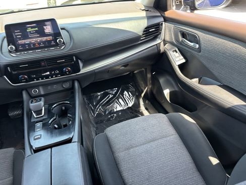 Used 2022 Nissan Rogue SV FWD image 14