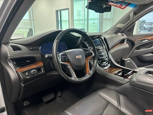 Used 2016 Cadillac Escalade Luxury RWD image 19
