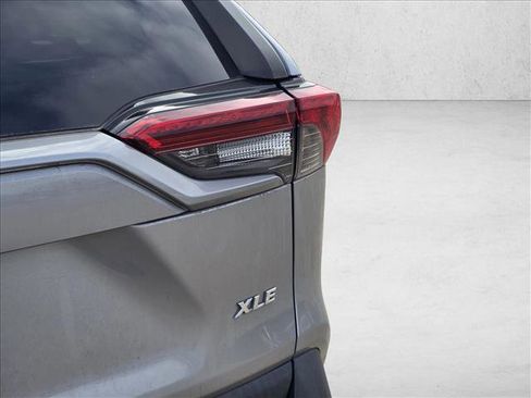 Used 2020 Toyota RAV4 XLE image 10