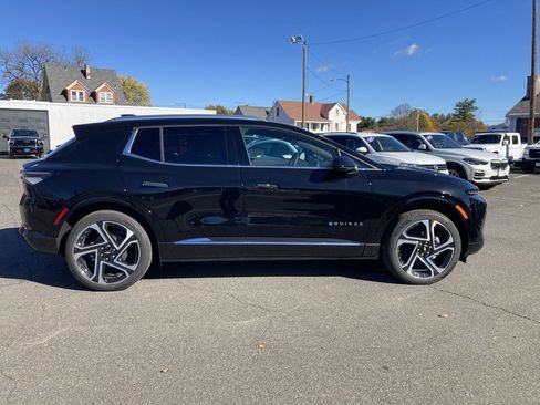 New 2026 Chevrolet Equinox EV LT image 8