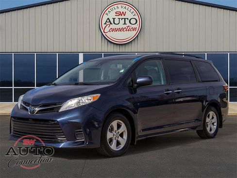Used 2020 Toyota Sienna LE image 3
