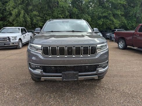 Used 2023 Jeep Wagoneer L Series III w/ Premium Group I AWD/4WD image 13