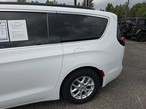 Used 2022 Chrysler Pacifica Touring-L image 31