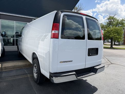 New 2026 Chevrolet Express 3500 Extended RWD image 5