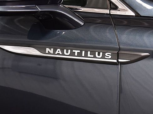 Used 2021 Lincoln Nautilus Reserve w/ Equipment Group 202A AWD/4WD image 10