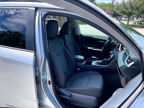 Used 2025 Toyota RAV4 XLE AWD/4WD image 11