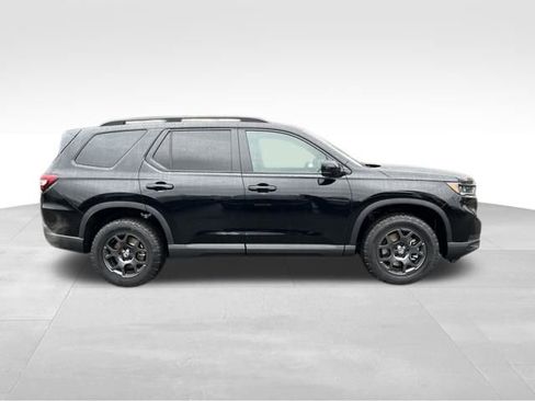 New 2025 Honda Pilot TrailSport image 8