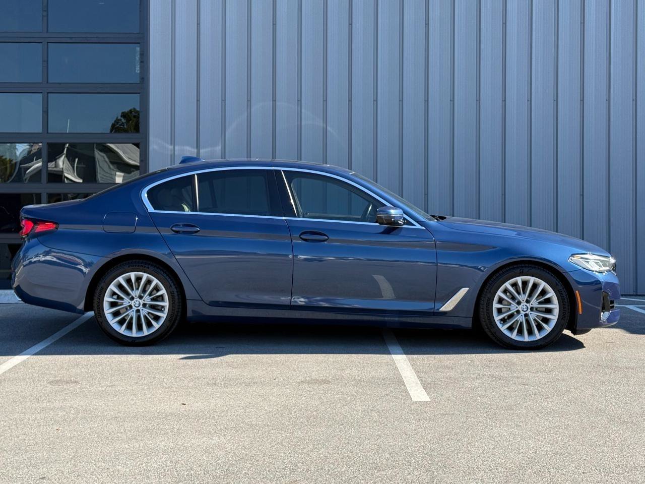 Used 2021 BMW 530i xDrive w/ Convenience Package AWD/4WD image 4