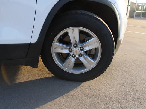 Used 2020 Chevrolet Trax LT w/ LT Convenience Package FWD image 10