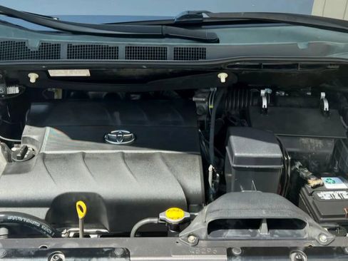 Used 2013 Toyota Sienna LE FWD image 52