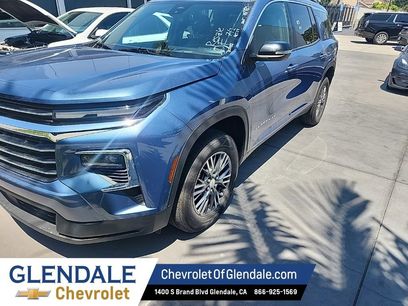 Used 2025 Chevrolet Traverse LT