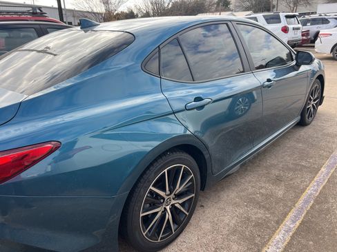 Used 2025 Toyota Camry SE image 7