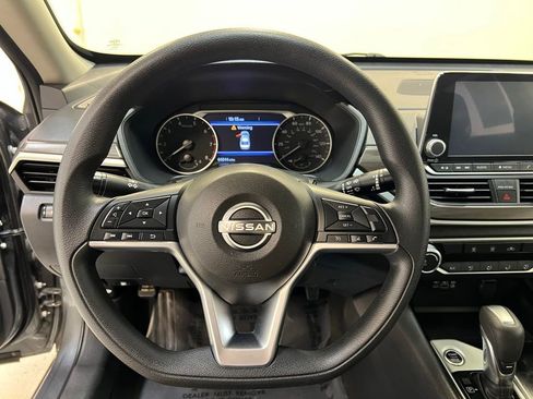 Used 2024 Nissan Altima 2.5 SV FWD image 19