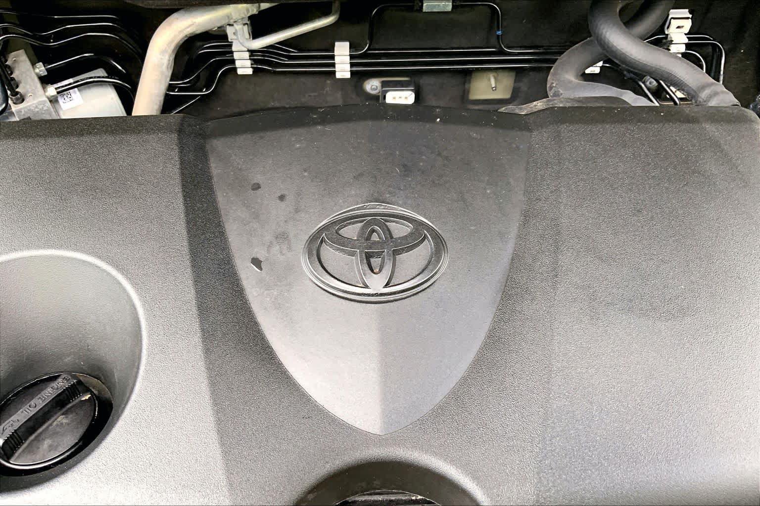Used 2023 Toyota RAV4 XLE Premium FWD image 32