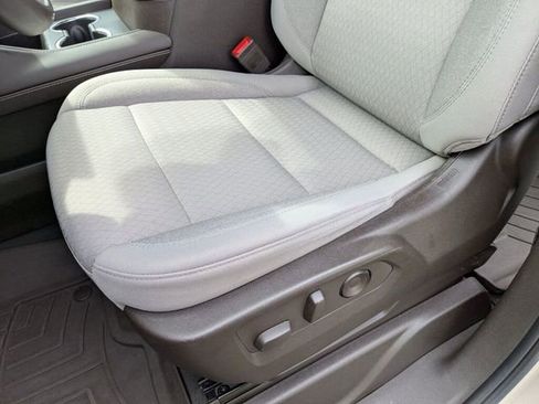 Used 2022 GMC Yukon XL SLE w/ Gmc Pro Safety Plus Package image 27