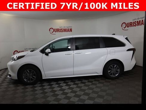 Used 2024 Toyota Sienna LE image 3
