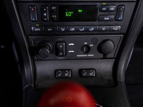 Used 2003 Ford Thunderbird image 24