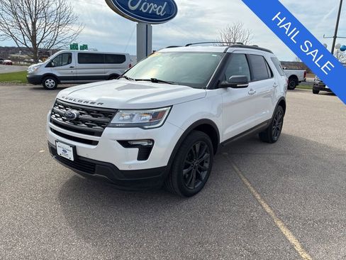 Used 2018 Ford Explorer XLT w/ Equipment Group 202A AWD/4WD image 4