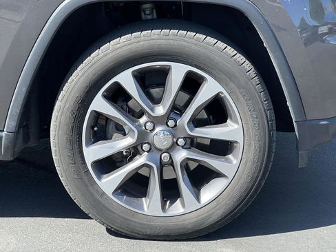 Used 2018 Jeep Grand Cherokee Limited w/ Luxury Group II AWD/4WD image 15