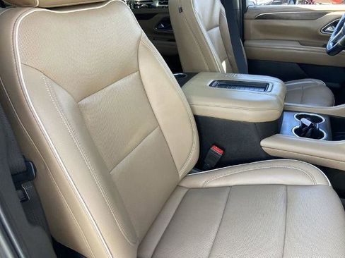 Used 2021 Chevrolet Suburban Premier w/ Premium Package image 25