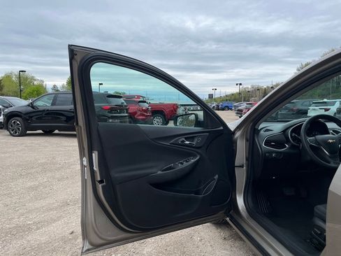 Used 2022 Chevrolet Malibu LT FWD image 14