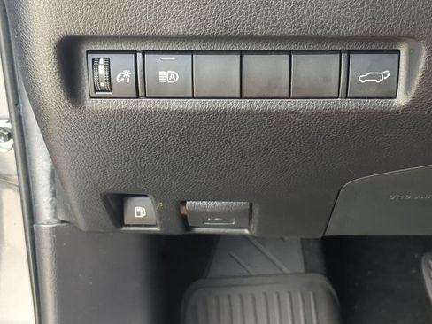 Used 2022 Toyota RAV4 XSE AWD/4WD image 17