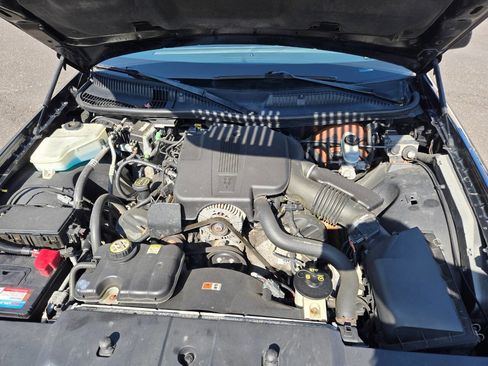 Used 2004 Lincoln Town Car Signature image 23