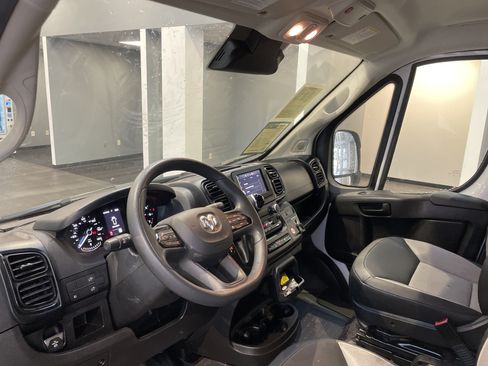 Used 2025 RAM ProMaster 2500 w/ Convenience Group FWD image 18