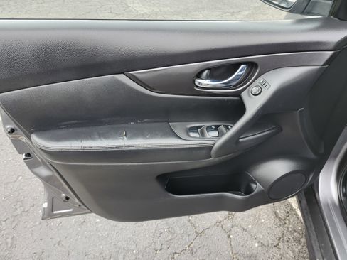 Used 2020 Nissan Rogue SV image 27