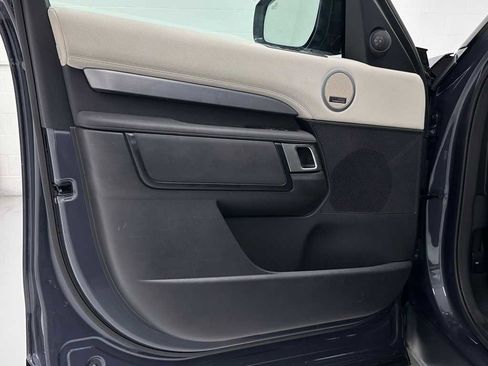 Used 2024 Land Rover Discovery Dynamic SE image 24