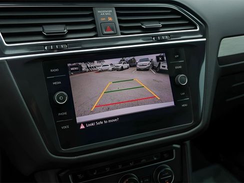 Used 2020 Volkswagen Tiguan SE w/ Panoramic Sunroof Package image 20