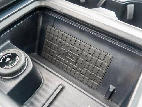 Used 2025 Ford Expedition Active image 33