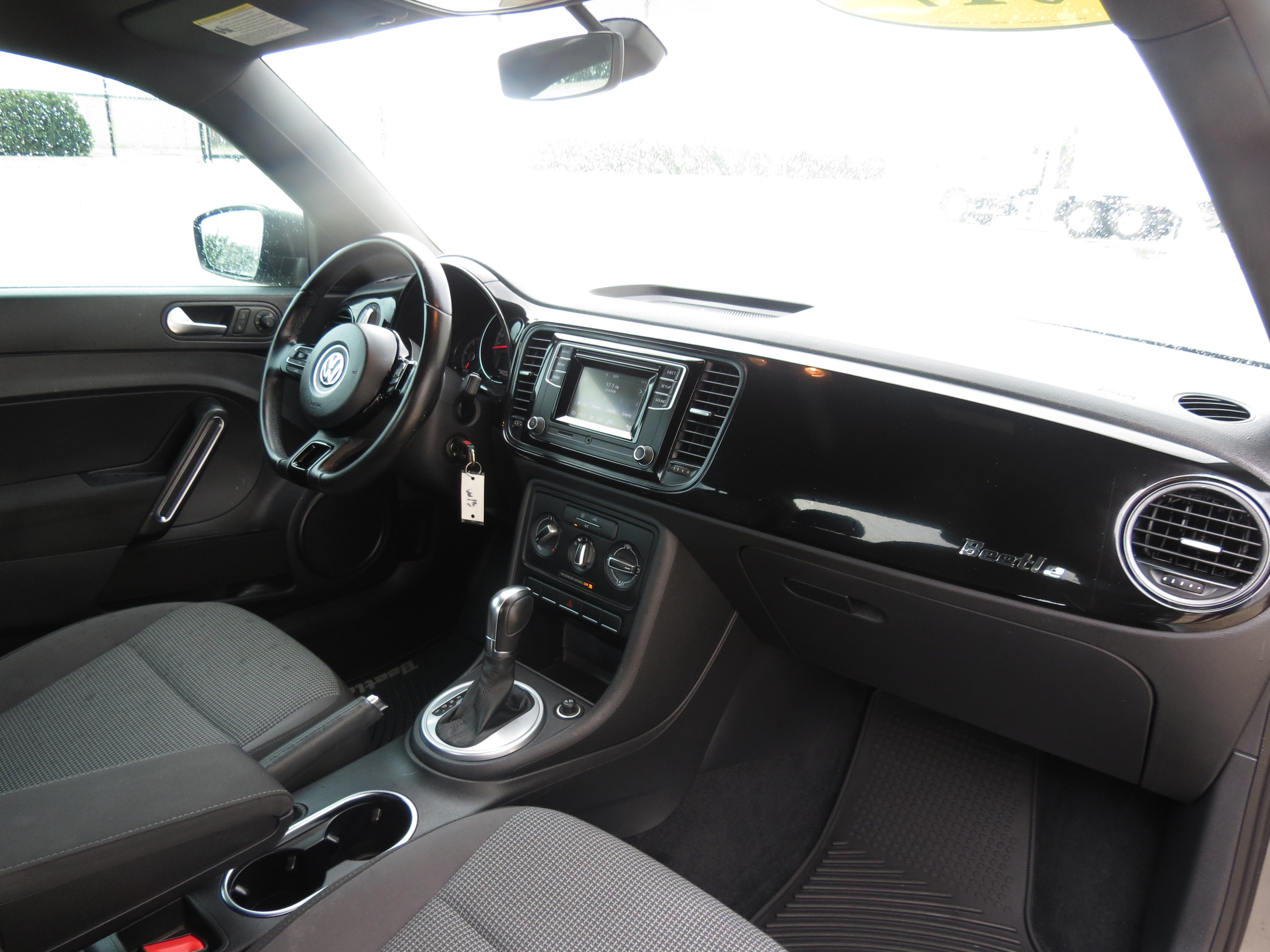 Used 2017 Volkswagen Beetle 1.8T S FWD image 26
