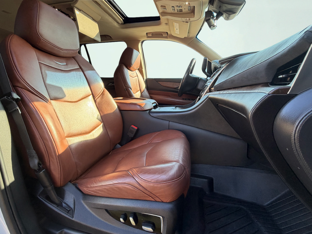 Used 2019 Cadillac Escalade Premium Luxury AWD/4WD image 35
