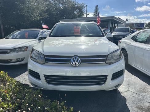 Used 2014 Volkswagen Touareg VR6 image 2