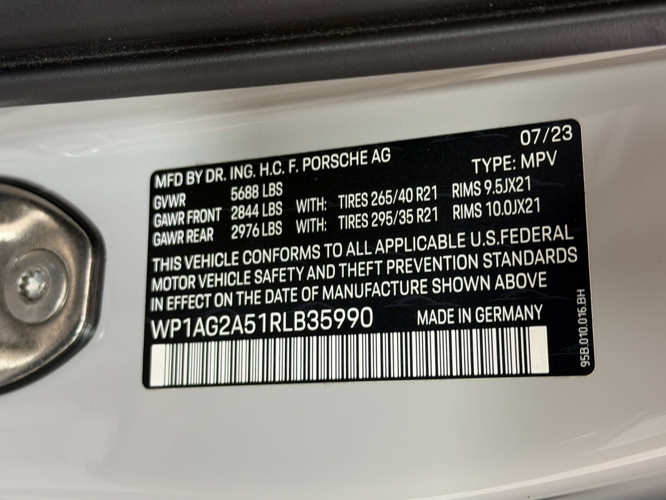 Certified 2024 Porsche Macan S AWD/4WD image 28