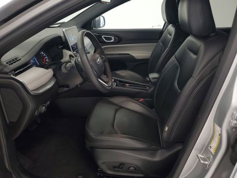 Used 2025 Jeep Compass Limited AWD/4WD image 9