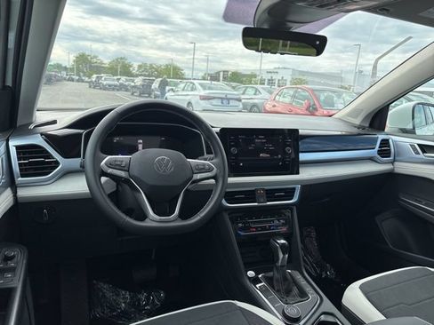 New 2026 Volkswagen Taos SE AWD/4WD image 32