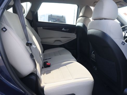 Used 2018 Kia Sorento FWD image 13