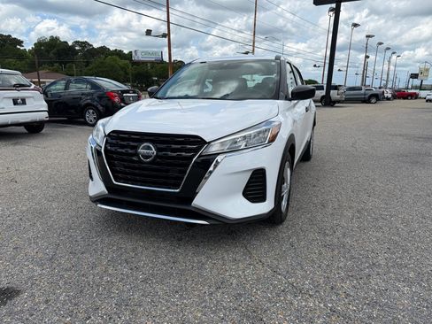 Used 2021 Nissan Kicks S FWD image 9