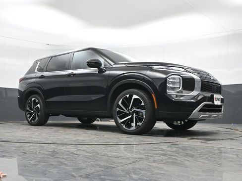 Used 2024 Mitsubishi Outlander SE image 45