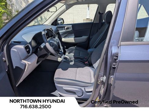 Used 2023 Hyundai Venue Limited FWD image 11