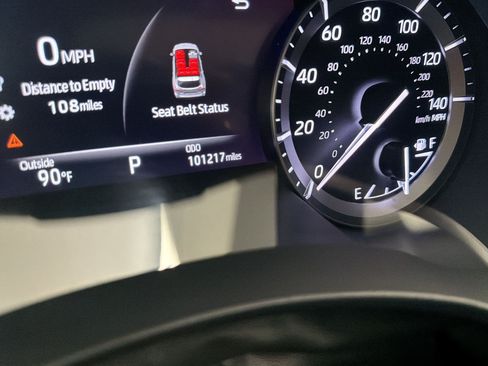 Used 2020 Toyota Highlander XLE AWD/4WD image 23