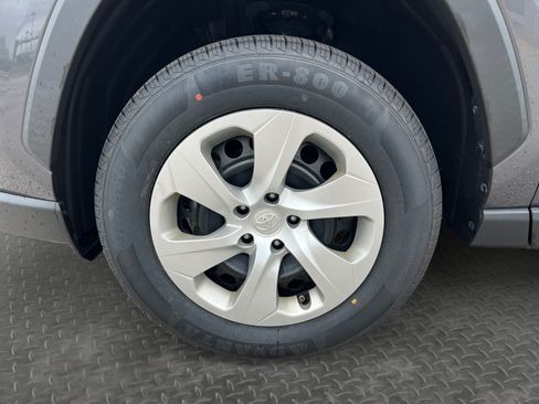 Used 2021 Toyota RAV4 LE AWD/4WD image 14